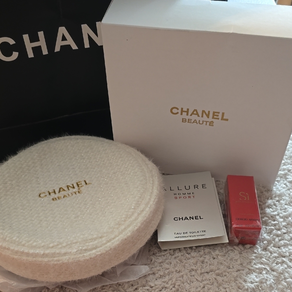 Authentic CHANEL Beauté Cream Tweed Pouch with Gold Logo and Box
